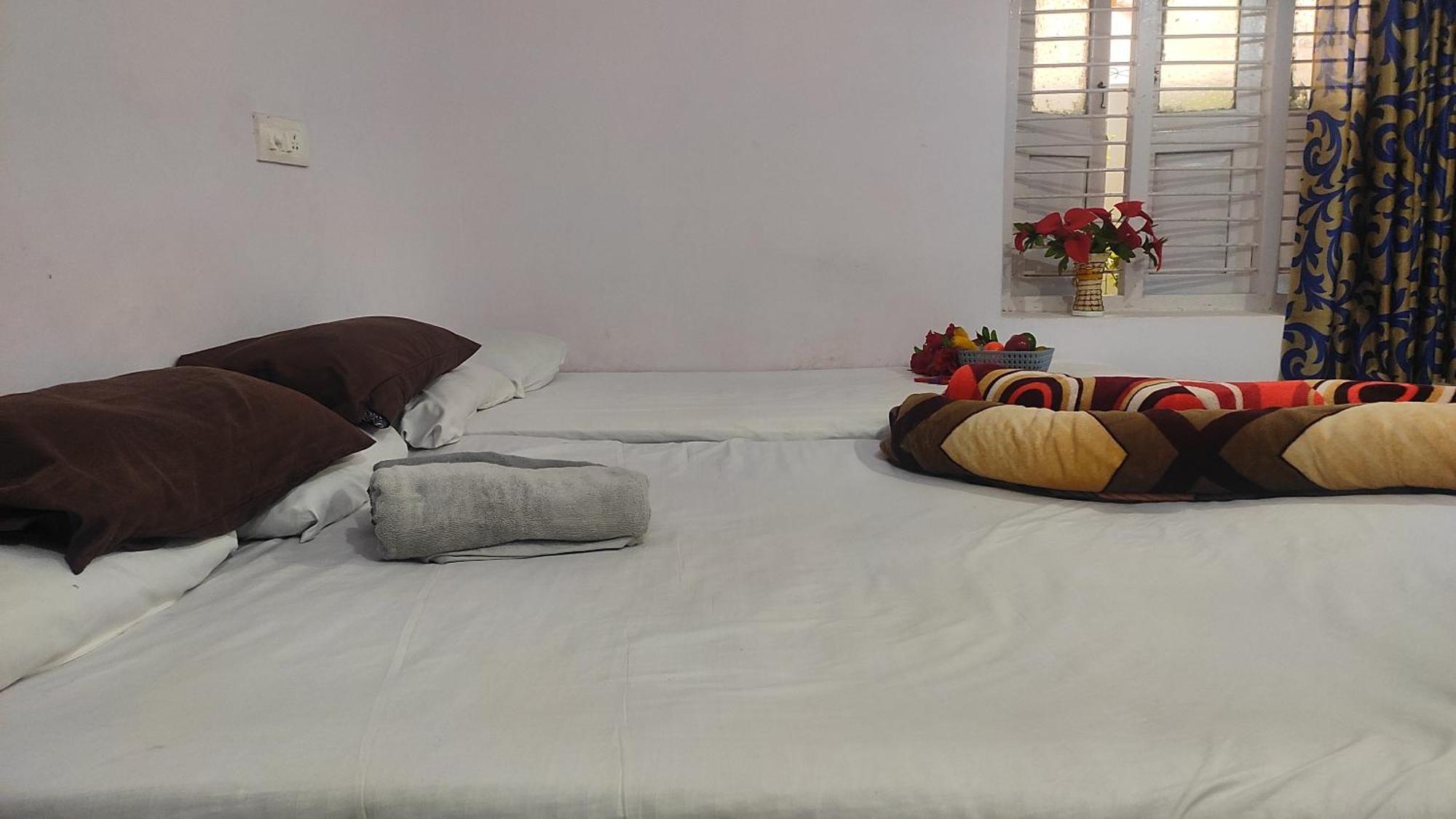 Adh Amilia Gardens Hotel Narasimharaja Puram Bagian luar foto