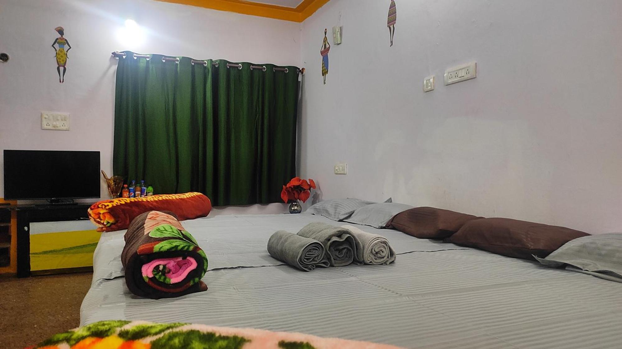 Adh Amilia Gardens Hotel Narasimharaja Puram Bagian luar foto